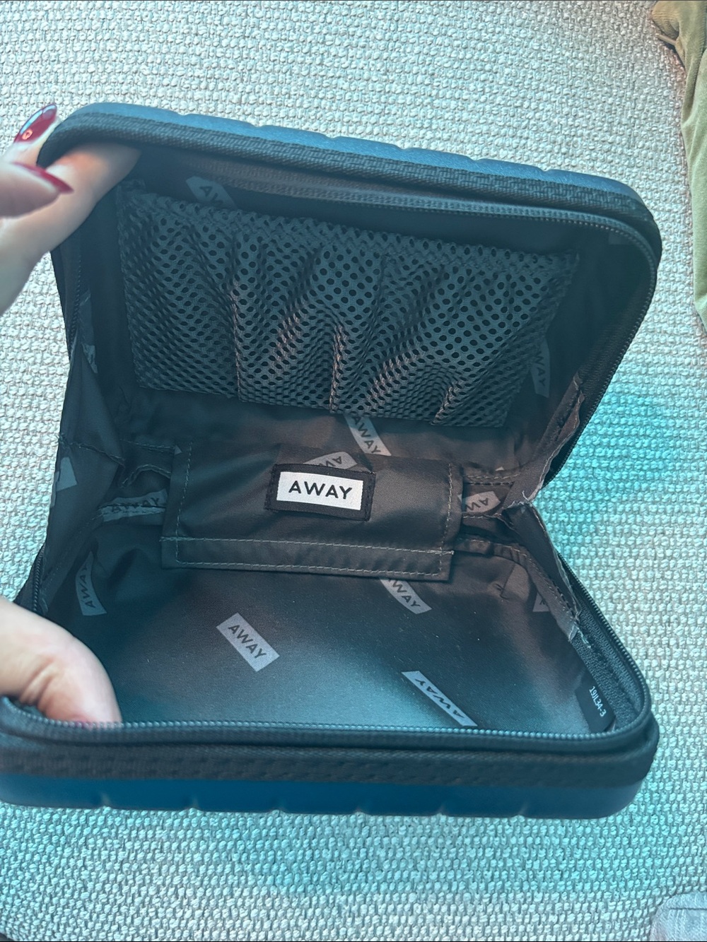 Brand New Away Blue Hard Shell Toiletry Travel Case with Drawstring Dust Pouch - Picture 4 of 6